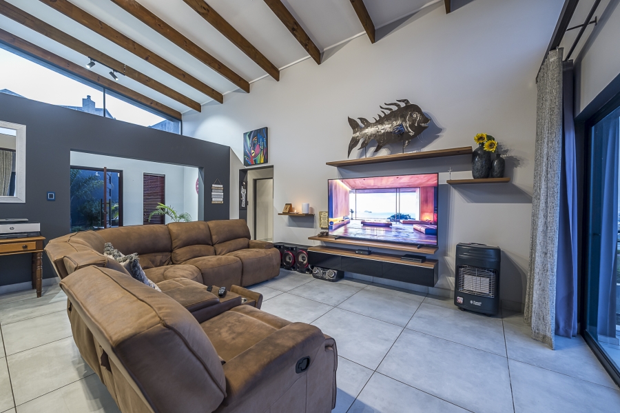 5 Bedroom Property for Sale in Island View Western Cape